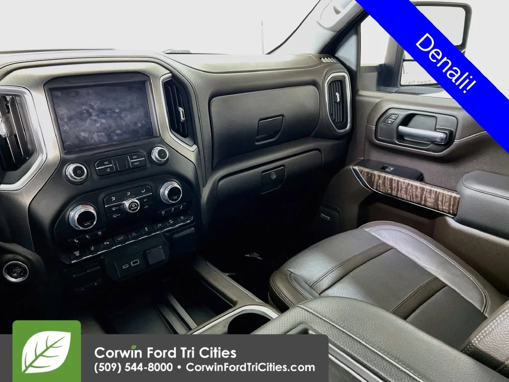 Used 2022 White Frost Tri-Coat GMC Denali image 27