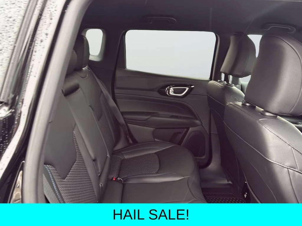 New 2026 Diamond Black Crystal Pearlcoat Jeep Latitude image 14