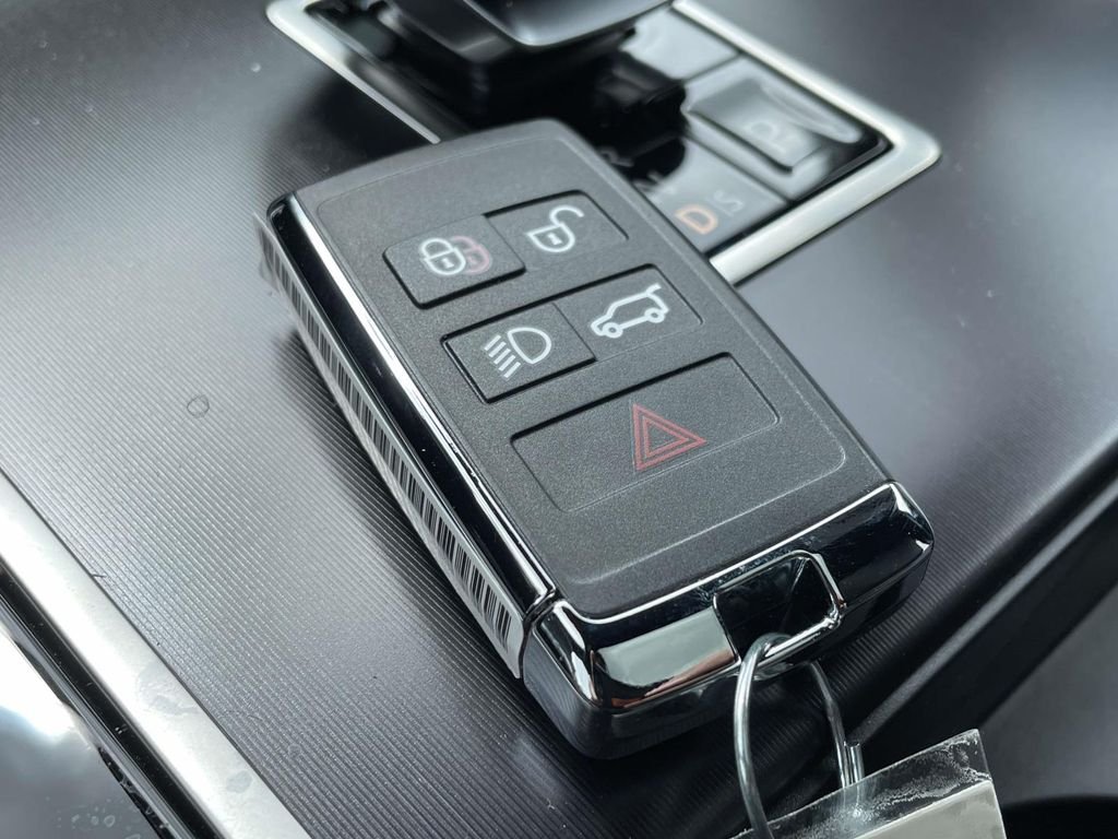 New 2026 Batumi Gold Land Rover Dynamic SE image 40