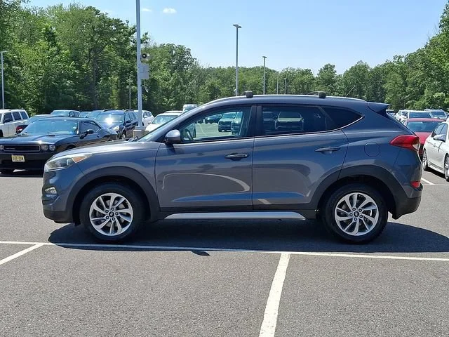 Used 2017 Gray Hyundai SE image 8