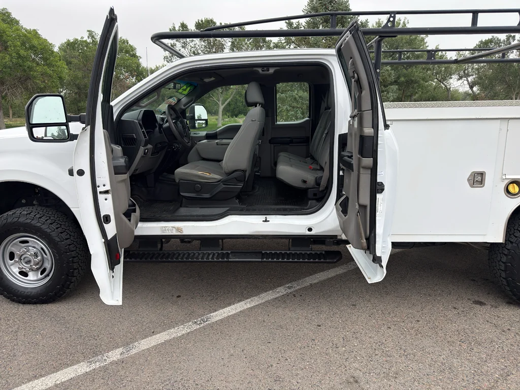 Used 2019 Oxford White Ford XL image 26
