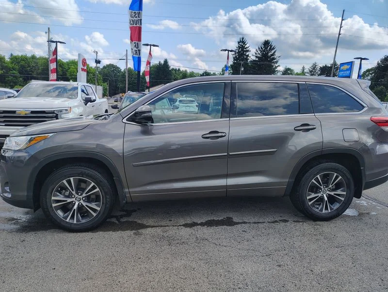 Used 2017 Gray Toyota LE Plus image 8