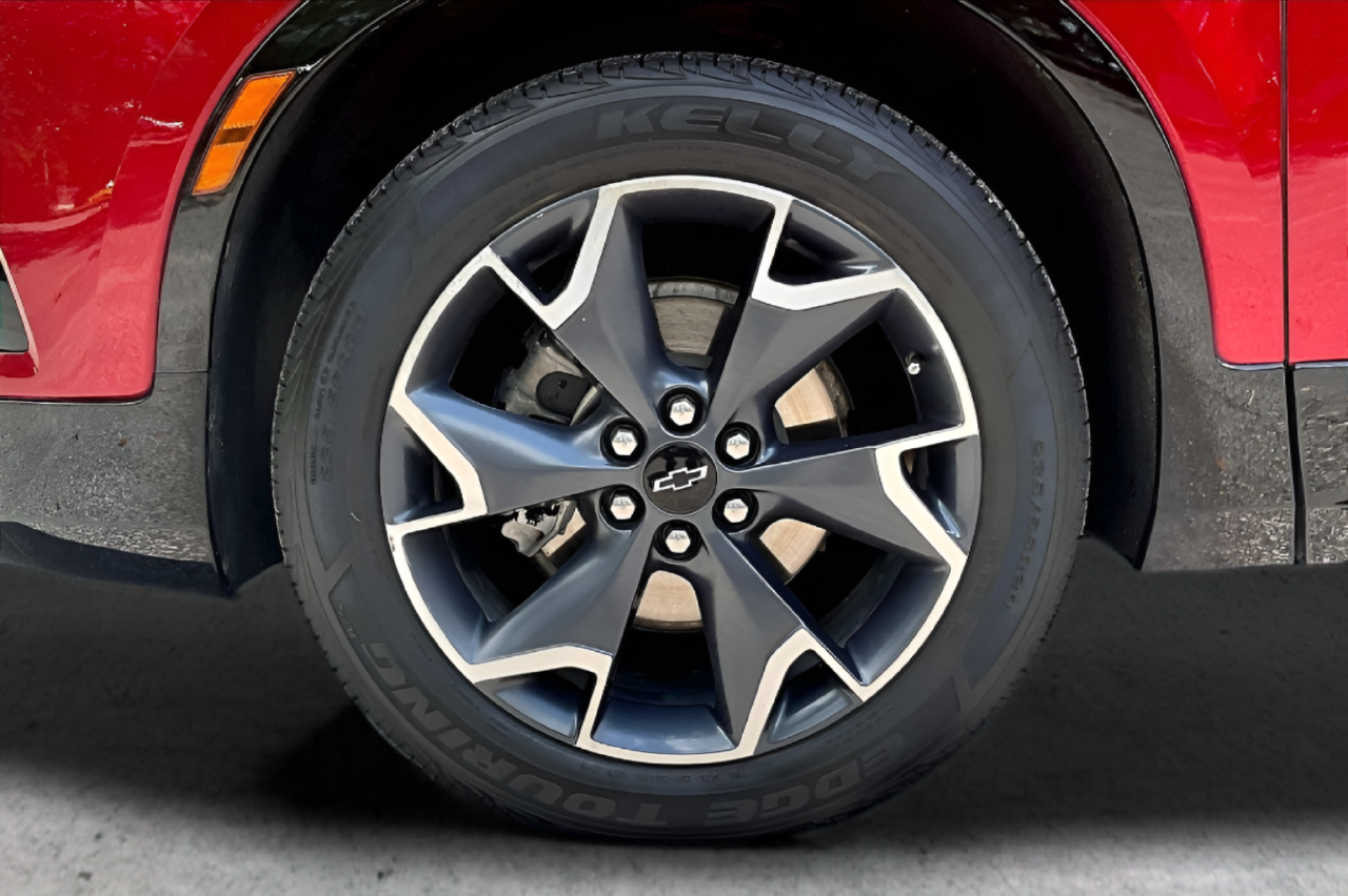 Used 2022 Red Chevrolet RS image 37