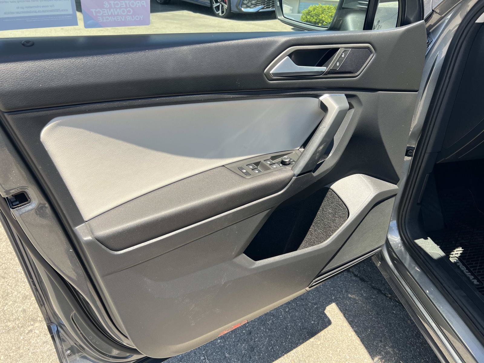 Used 2019 Platinum Gray Metallic Volkswagen SE image 6