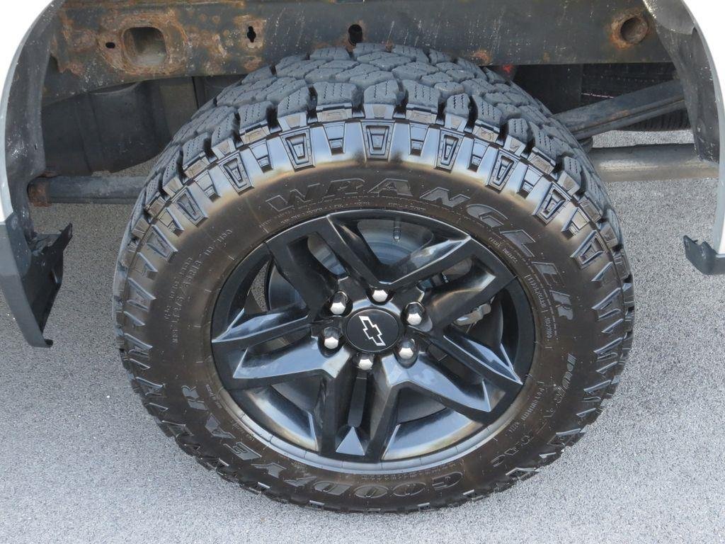 Used 2021 Silver Ice Metallic Chevrolet LT Trail Boss image 15