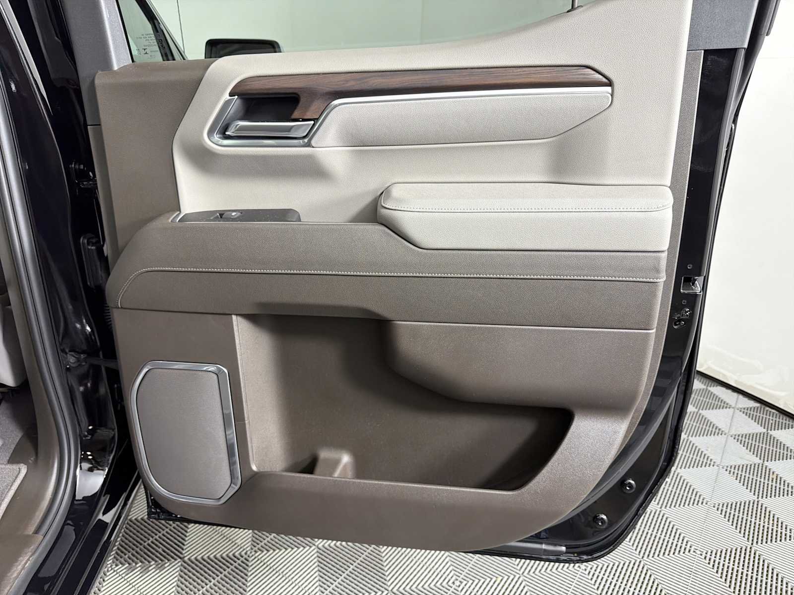 2026 GMC Sierra 1500 SLT - Photo 14