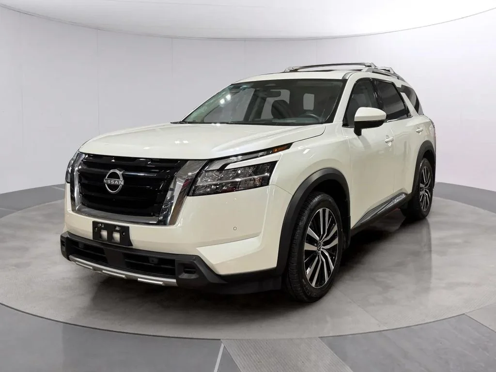 Certified Used 2024 Pearl White Tricoat Nissan Platinum image 7