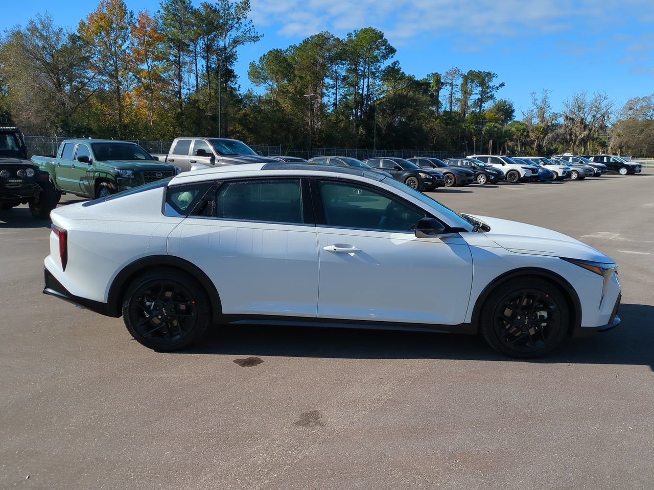 New 2025 Snow White Pearl Kia GT-Line Turbo image 3