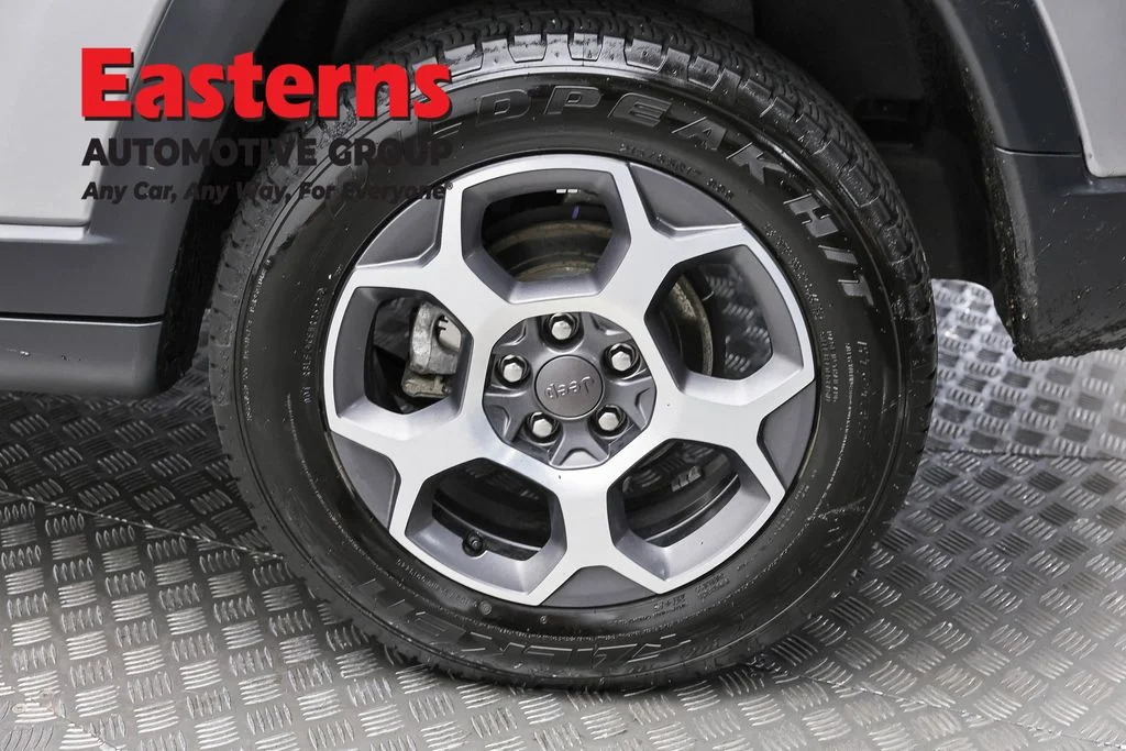 Used 2022 Silver Jeep Trailhawk image 8