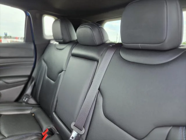 New 2026 Hydro Blue Pearl-Coat Exterior Paint Jeep Limited image 26