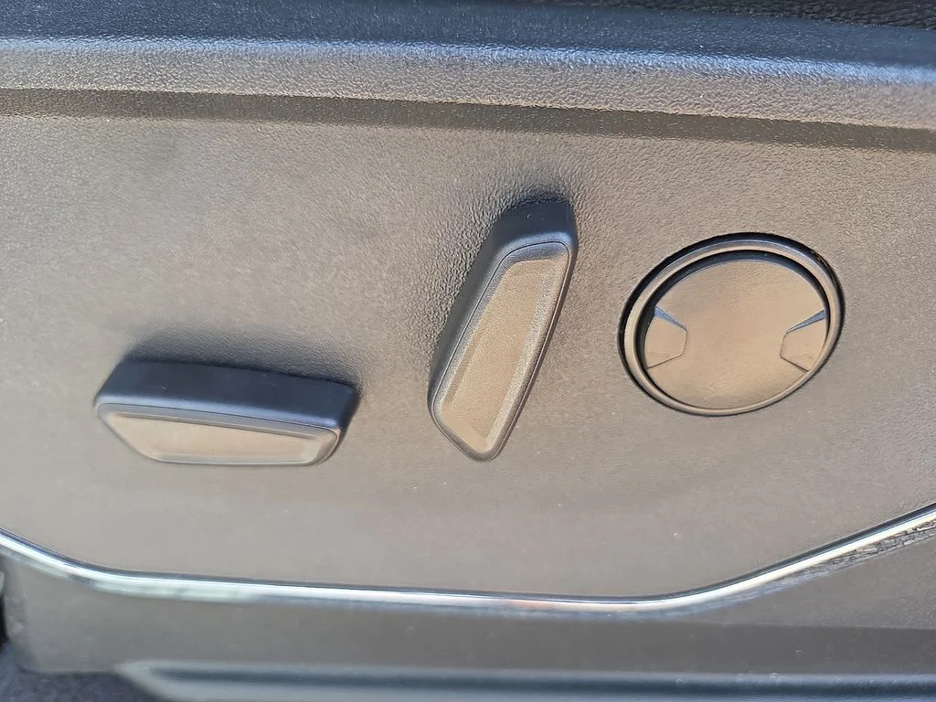 Used 2023 Silver Ford Lariat image 19