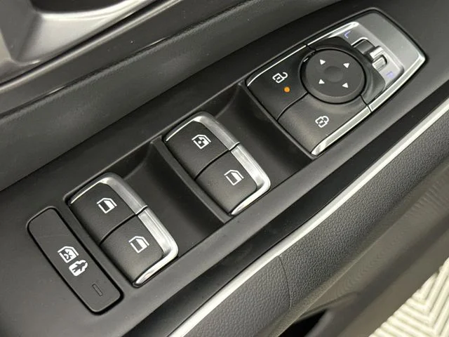 New 2026 Ivory Silver Kia S image 13