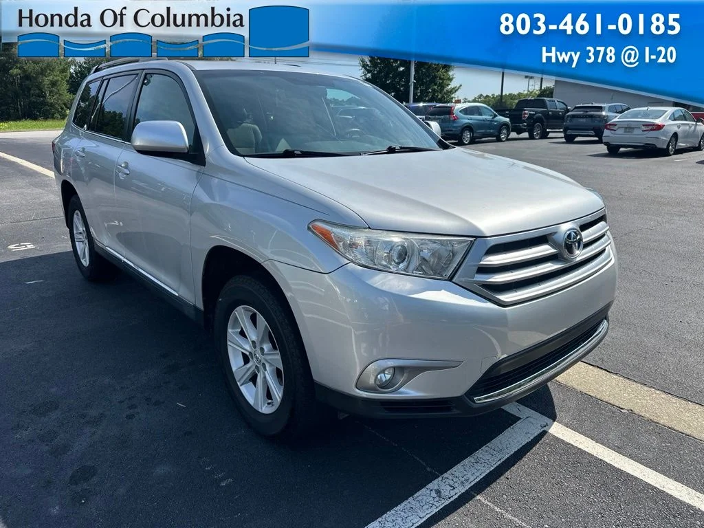 Used 2013 Classic Silver Metallic Toyota SE image 1