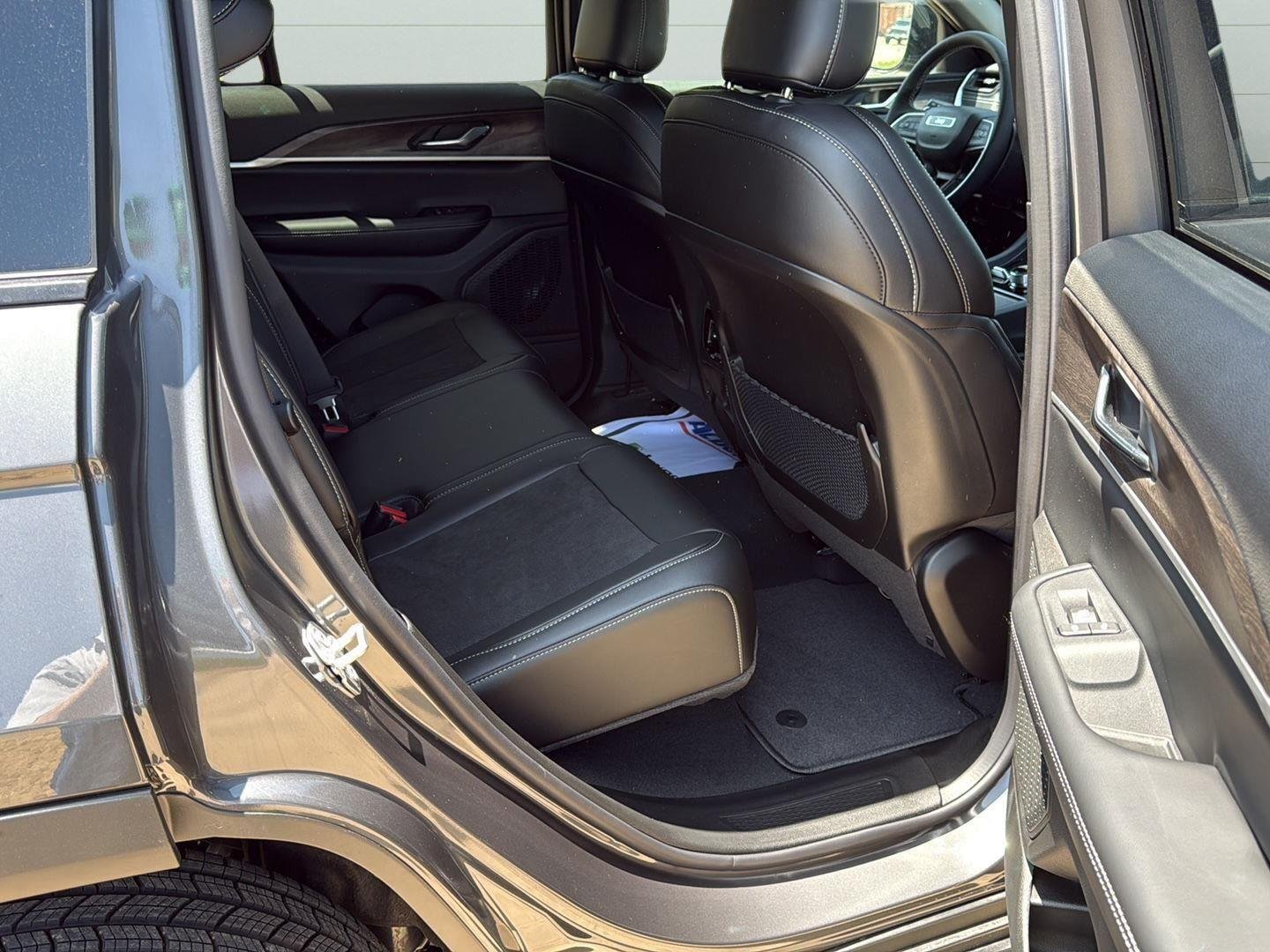New 2026 Baltic Gray Metallic Clearcoat Jeep Laredo Altitude image 27
