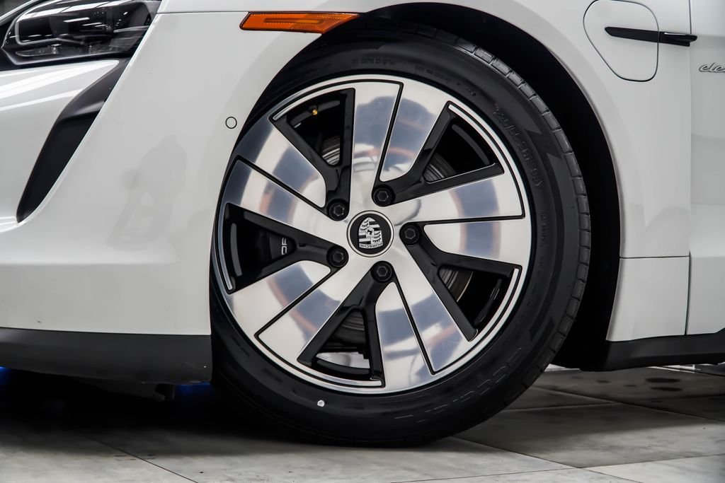Used 2024 White Porsche Base image 7