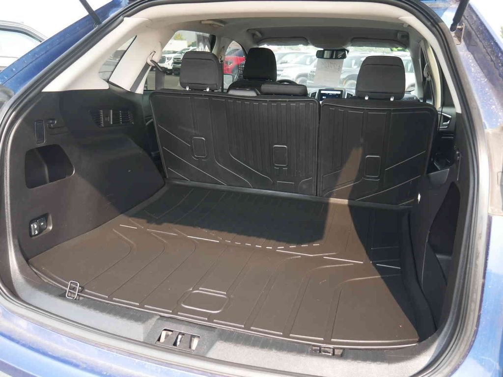Used 2024 Blue Ford SEL image 9