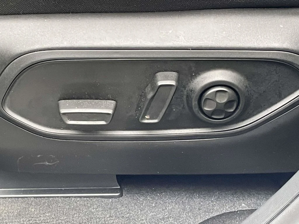 Used 2026 White Jeep Altitude image 27