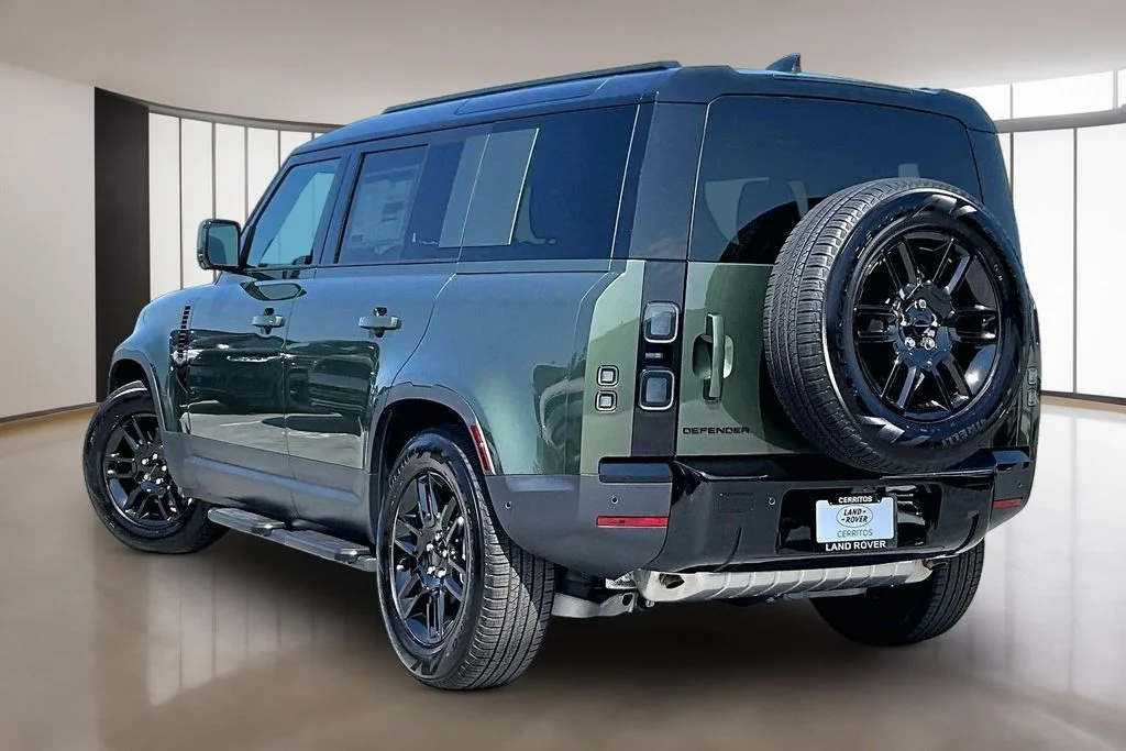 New 2026 Green Land Rover S image 3
