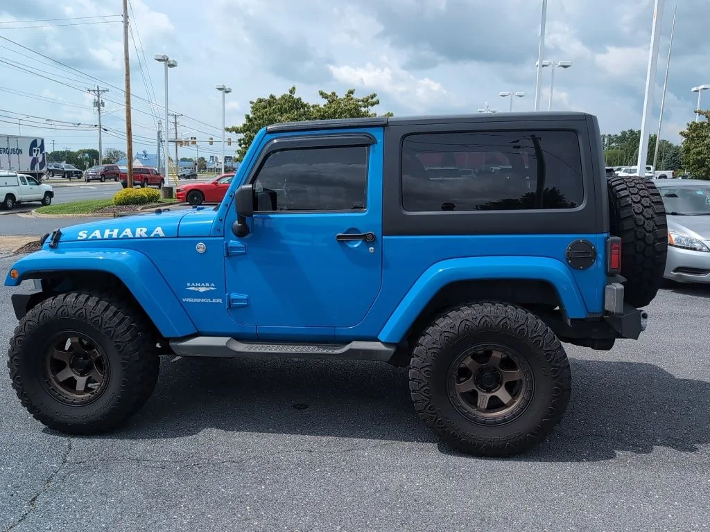 Used 2011 Blue Jeep Sahara image 9