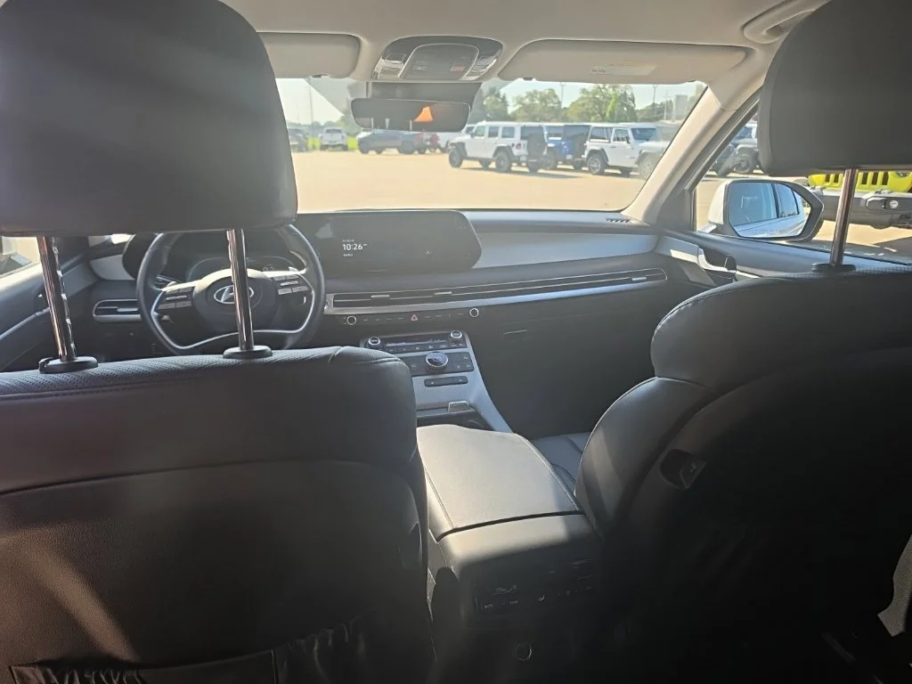 Used 2025 White Hyundai SEL image 17
