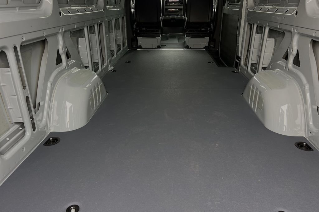 Used 2024  Mercedes-Benz Cargo 170 WB image 14