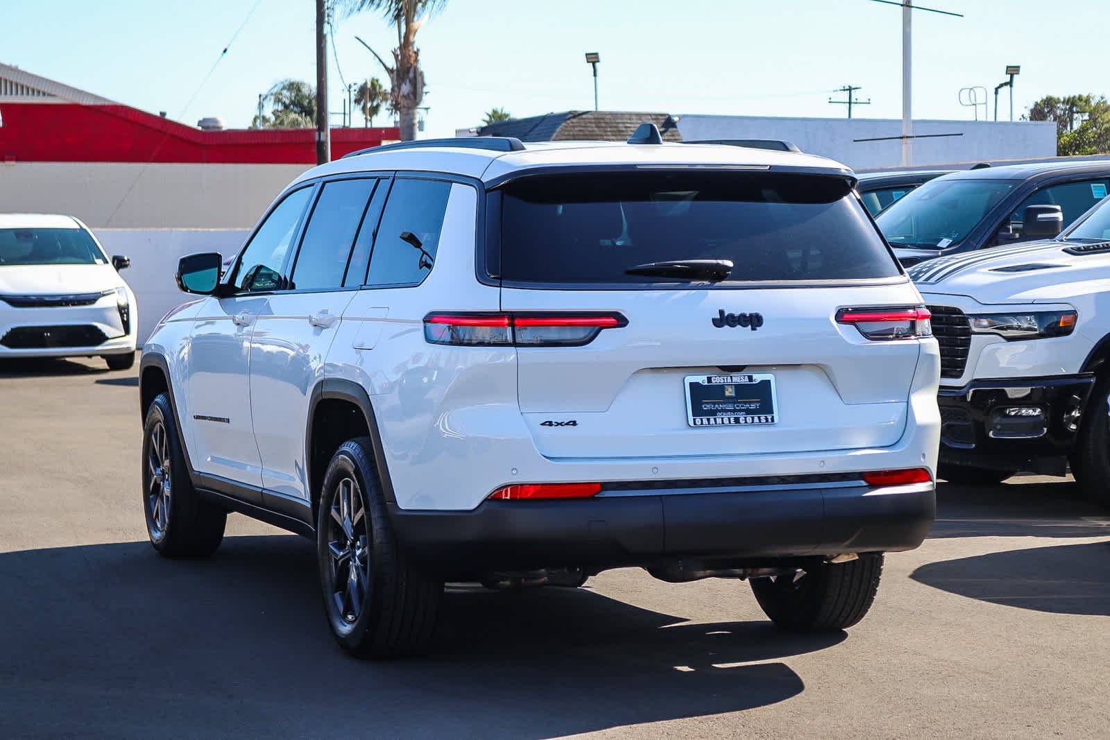 New 2027 Bright White Clear-Coat Paint Jeep Laredo Altitude image 6