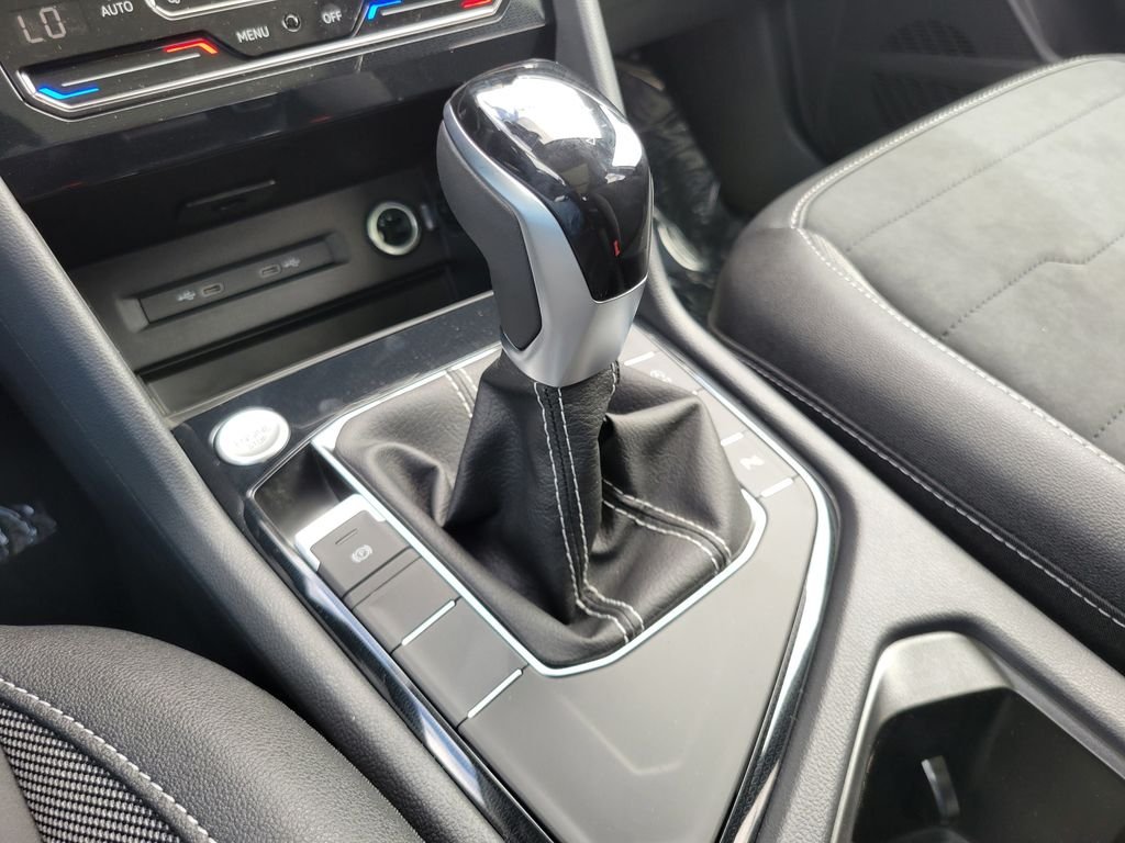 New 2026 White Volkswagen 1.5T SE Black image 18