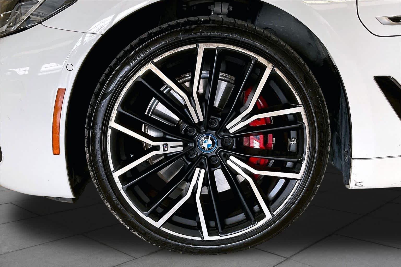 Used 2023 Alpine White BMW 530e image 10
