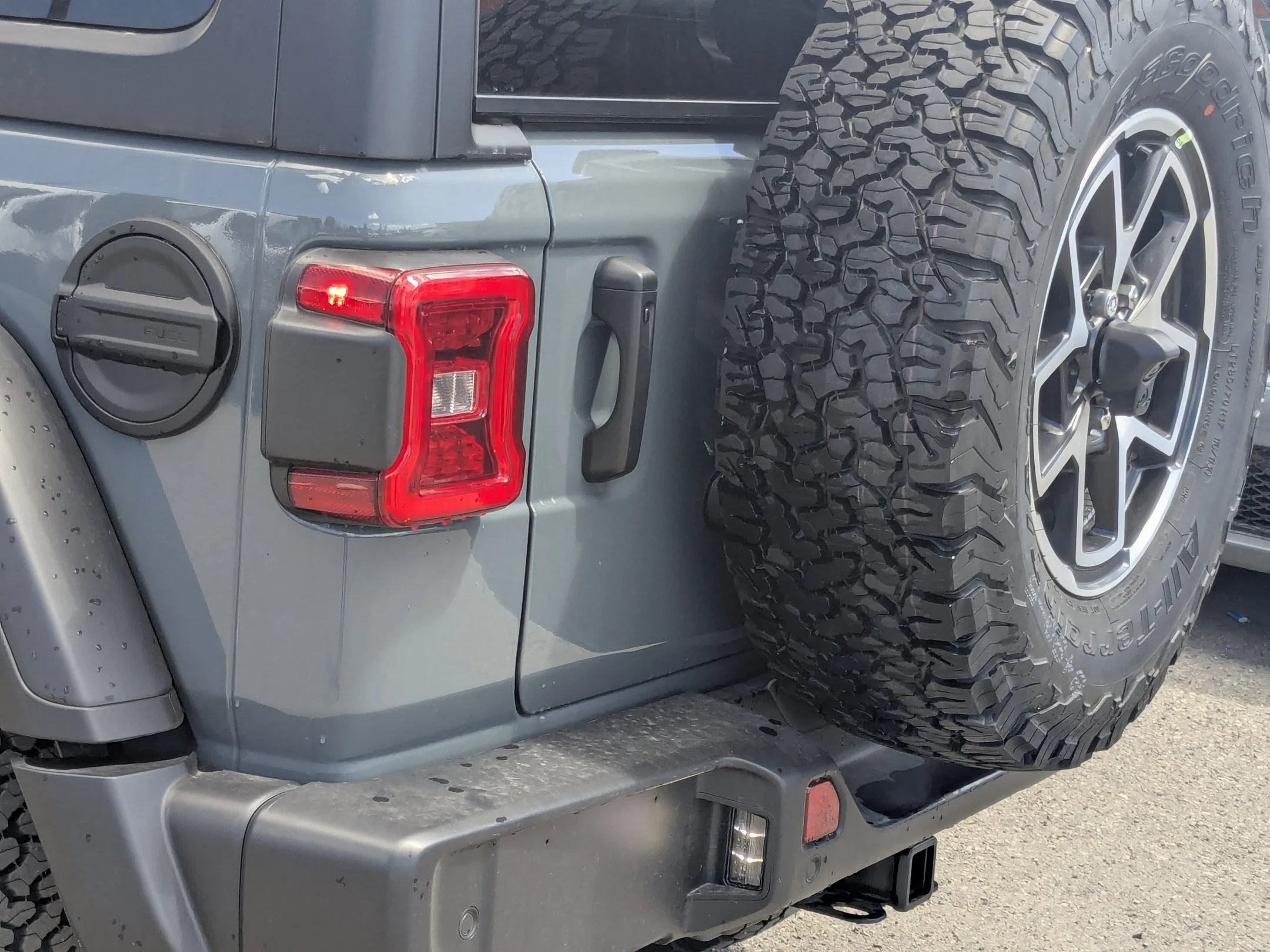 New 2026 Dark blue Jeep Rubicon - - 4x4 - 8-Spd Auto - Nappa Leather Seats - Black Freedom Top - Convenience Grp & More! image 11