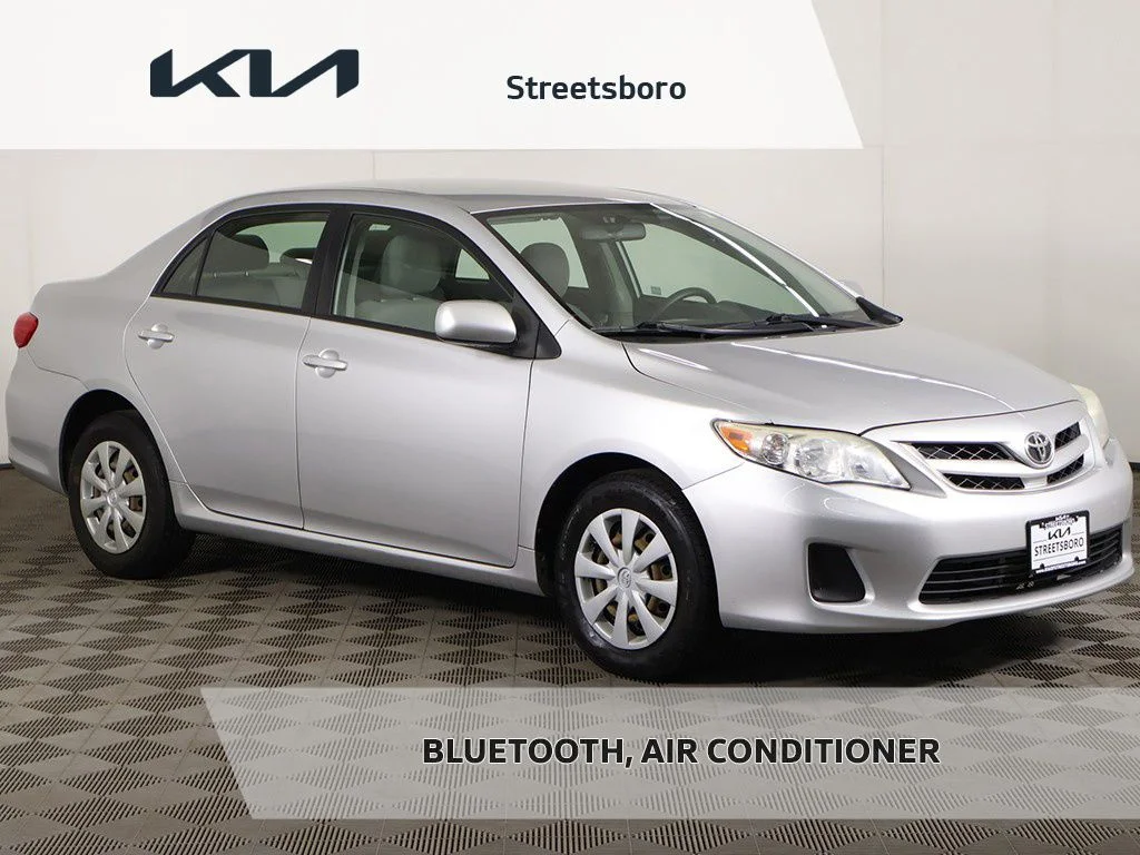 Used 2011 Silver Toyota LE image 1