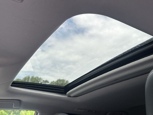 Used 2018 Red Toyota XLE image 5