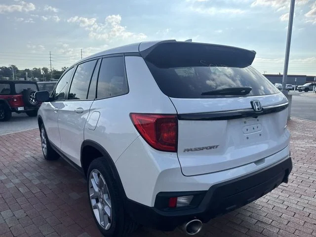 Used 2024 White Honda EX-L image 10