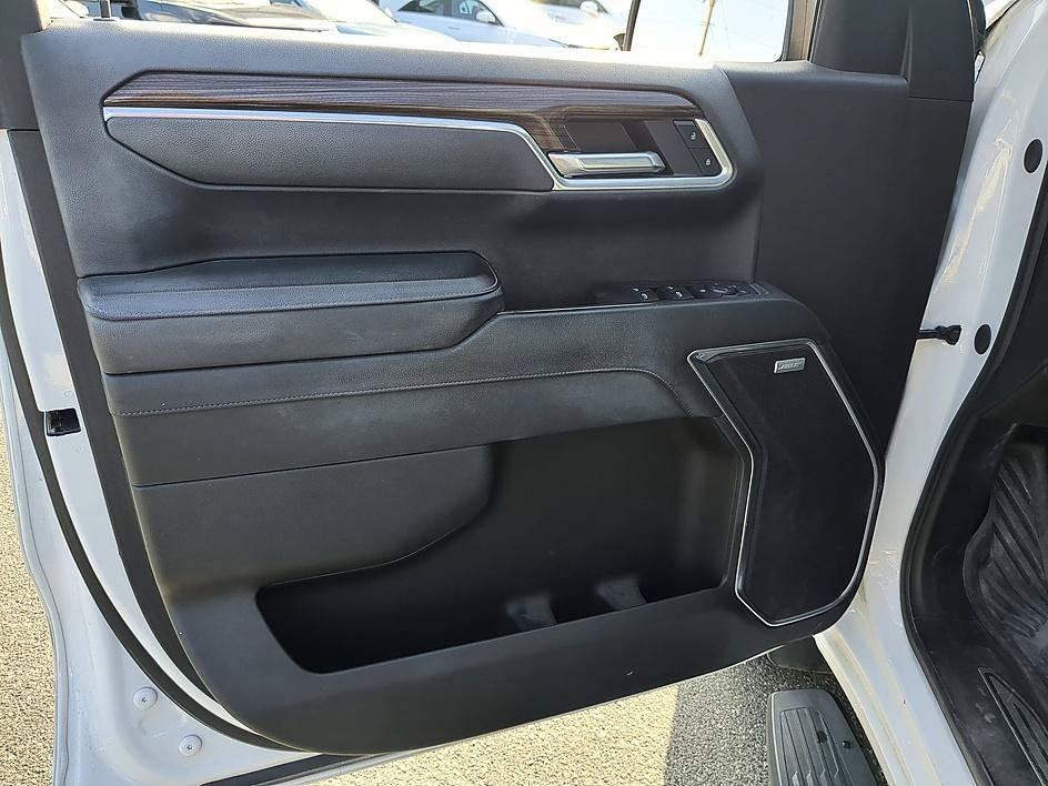 Used 2025 Summit White Chevrolet RST image 12