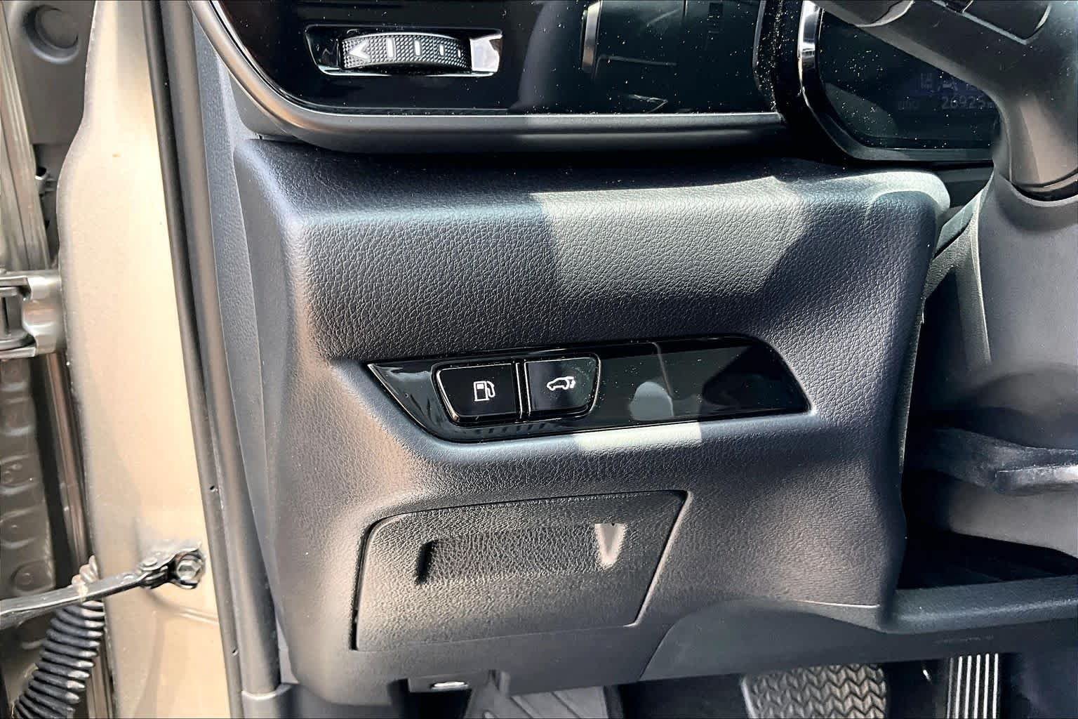 Used 2025 Atomic Silver Lexus  image 33