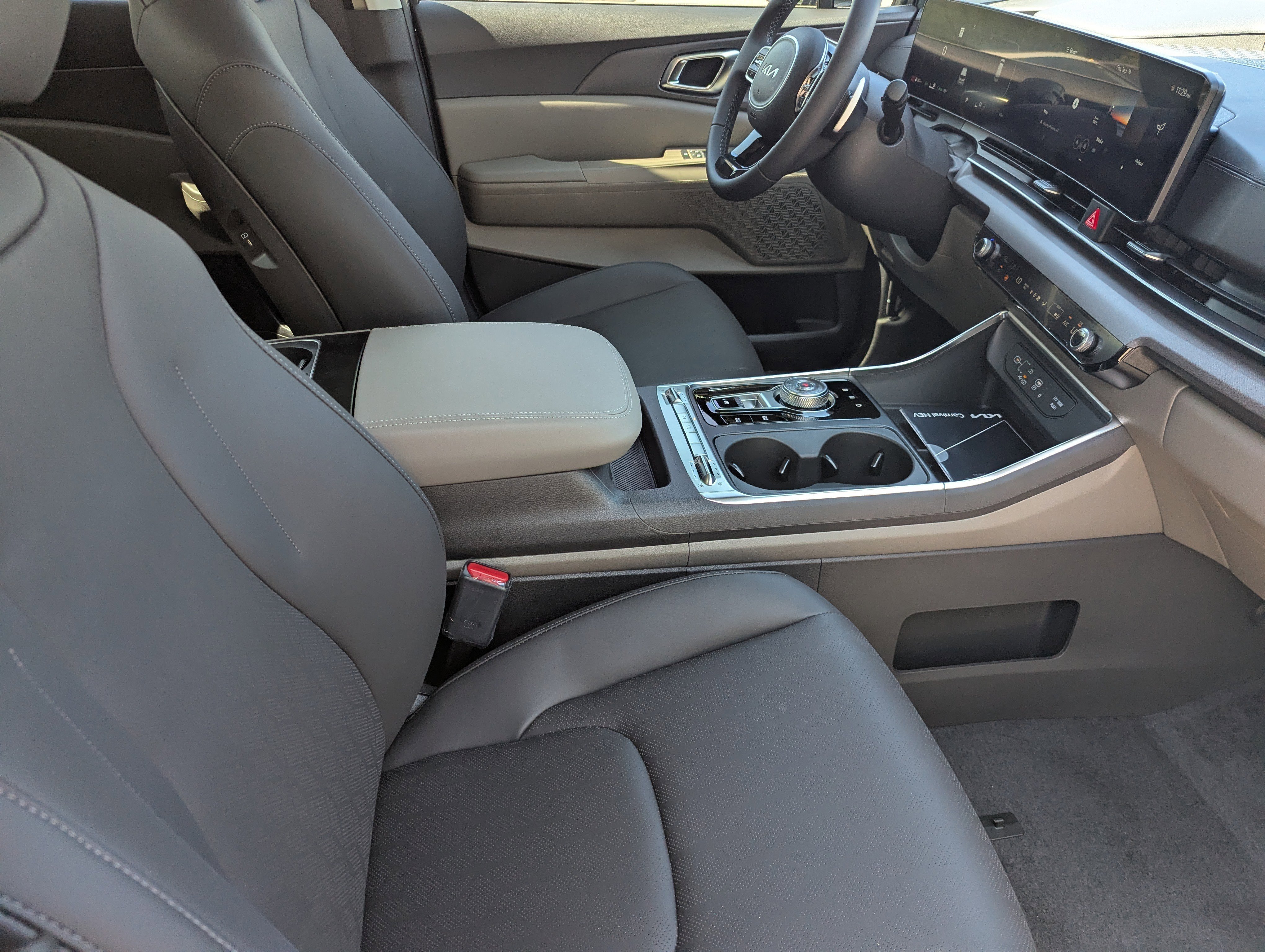 2026 Kia Carnival SX - Photo 9