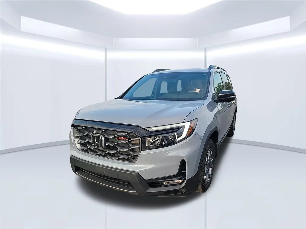 Used 2025 Gray Honda TrailSport image 2