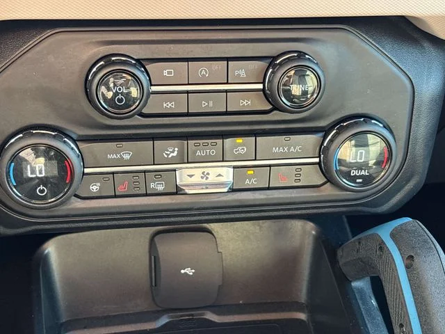 Used 2021 Black Ford Wildtrak image 26
