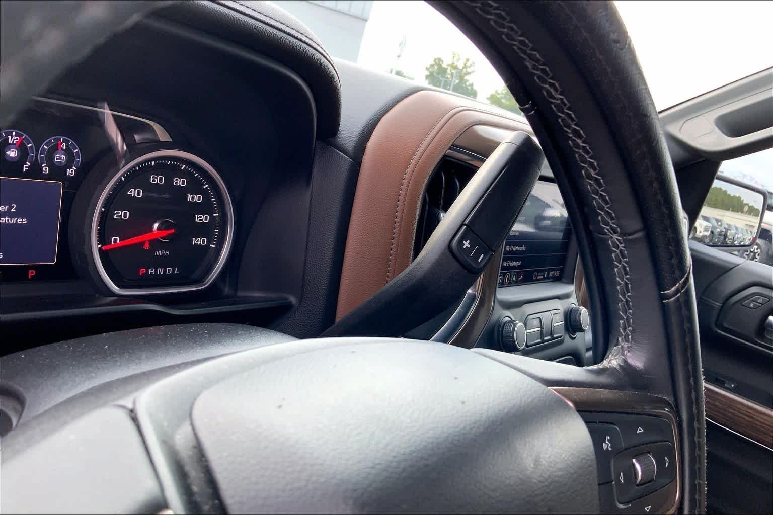 Used 2019 Iridescent Pearl Tricoat Chevrolet High Country image 14