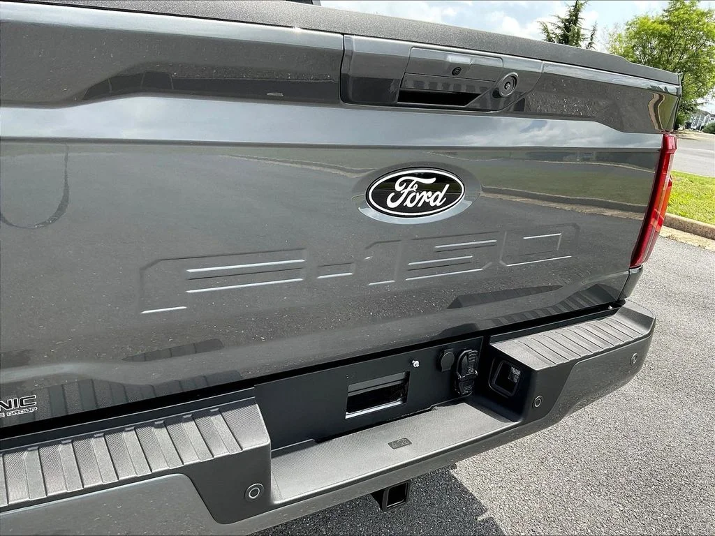 New 2026 Carbonized Gray Metallic Ford XLT image 9