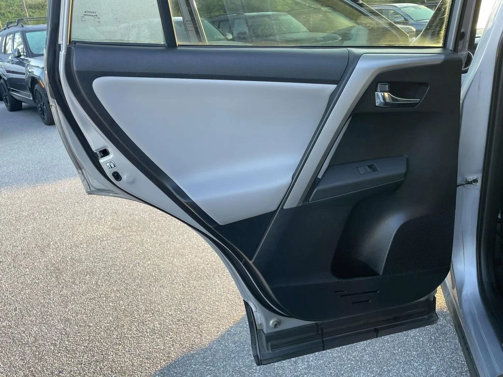 Used 2016 Silver Sky Metallic Toyota XLE image 2