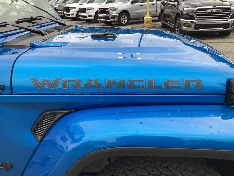 New 2026 Hydro Blue Pearl-Coat Exterior Paint Jeep Sahara image 12
