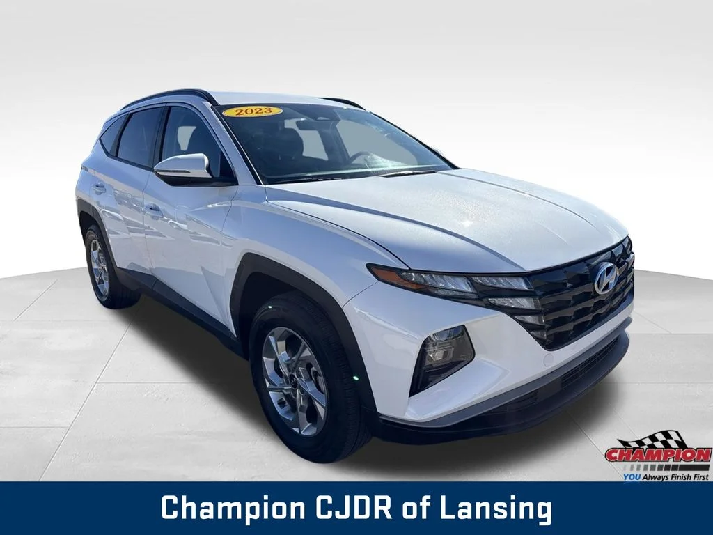 Used 2023 White Hyundai SEL image 10