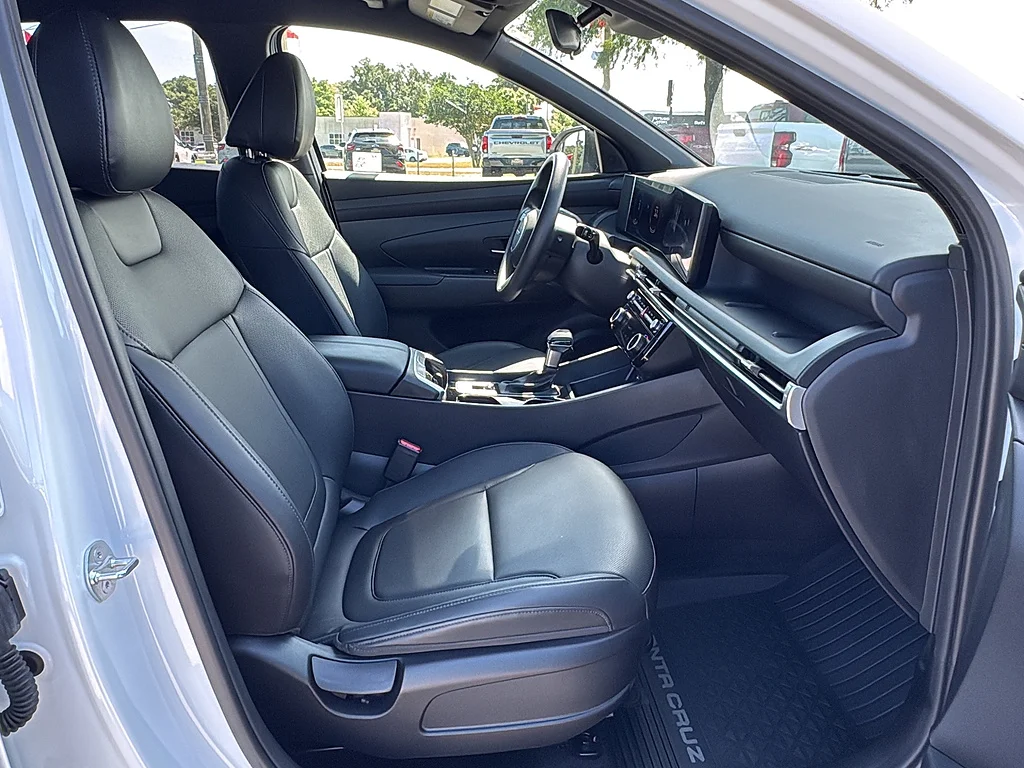Used 2025 Atlas White Hyundai  image 13