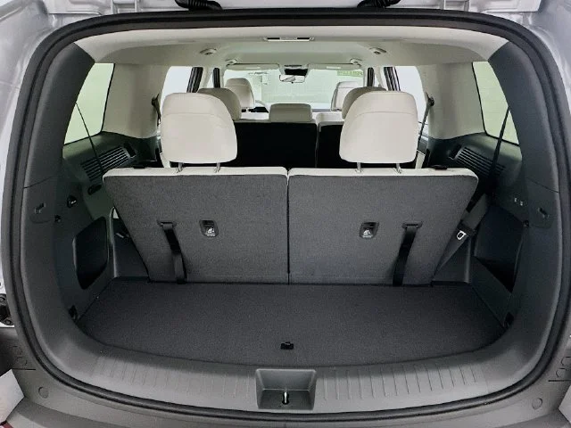 New 2026 Silver Hyundai SE image 21