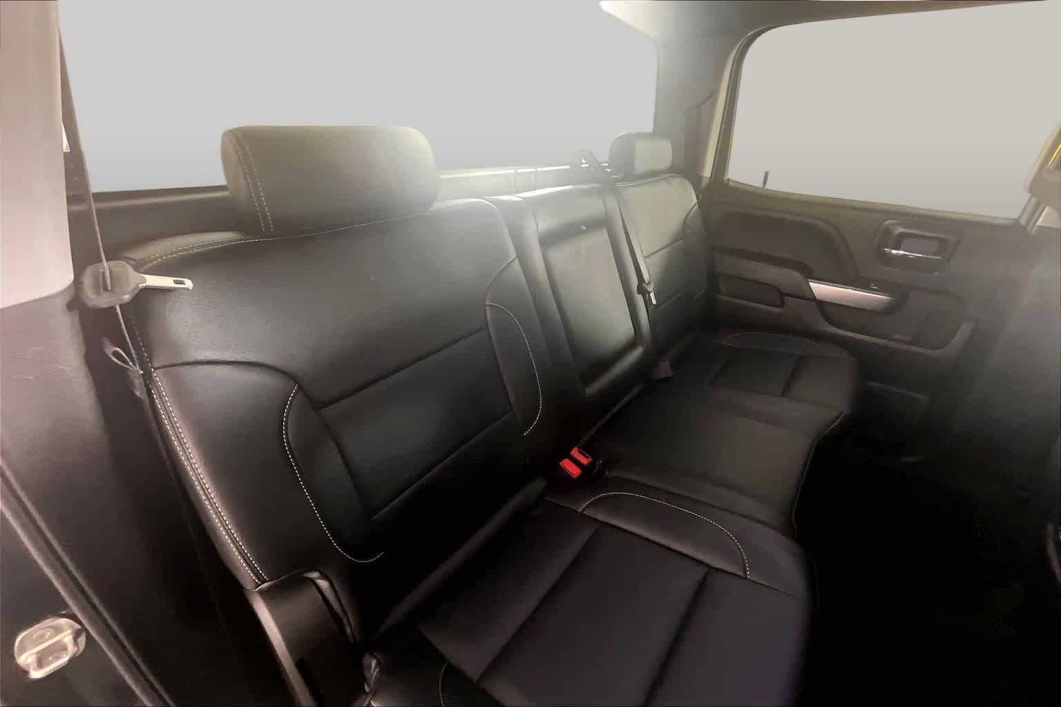 Used 2018 GRAPHITE METALLIC Chevrolet LT image 20