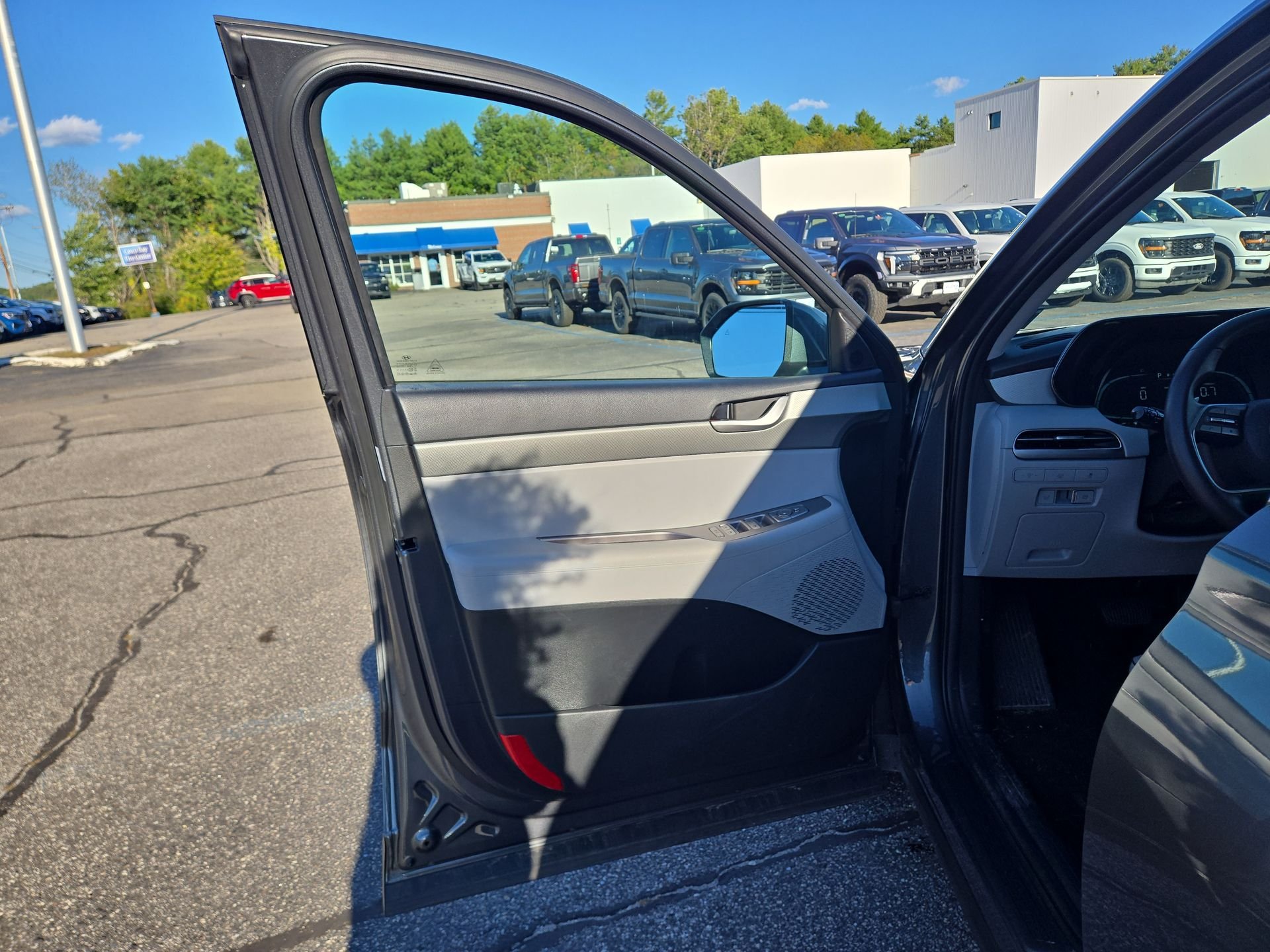 Used 2025 Gray Hyundai SEL image 5