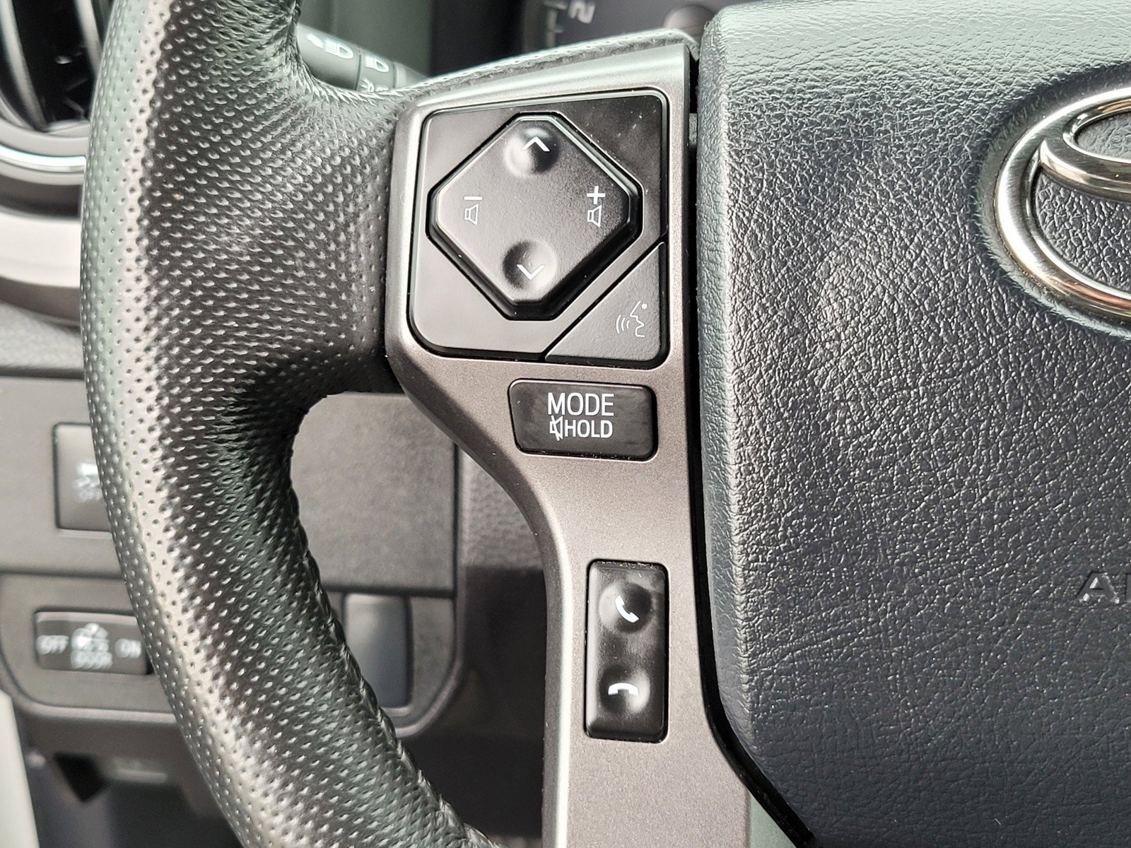 Used 2023 White Toyota  image 25