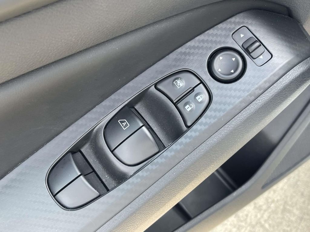 Used 2025 White Nissan 2.5 SV image 16