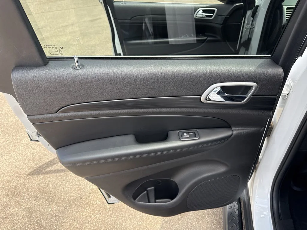 Used 2020 Bright White Clearcoat Jeep Laredo image 33