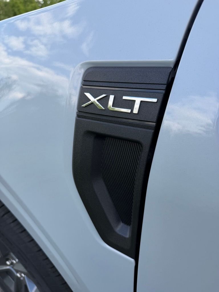 New 2026 Space White Metallic Ford XLT image 22